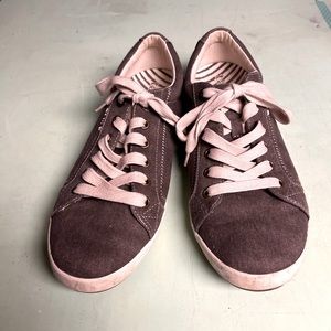 Taos Star Sneaker